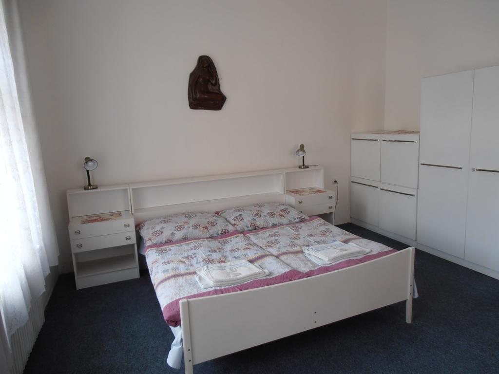 Penzion U Ceske Koruny Jicin Ruang foto