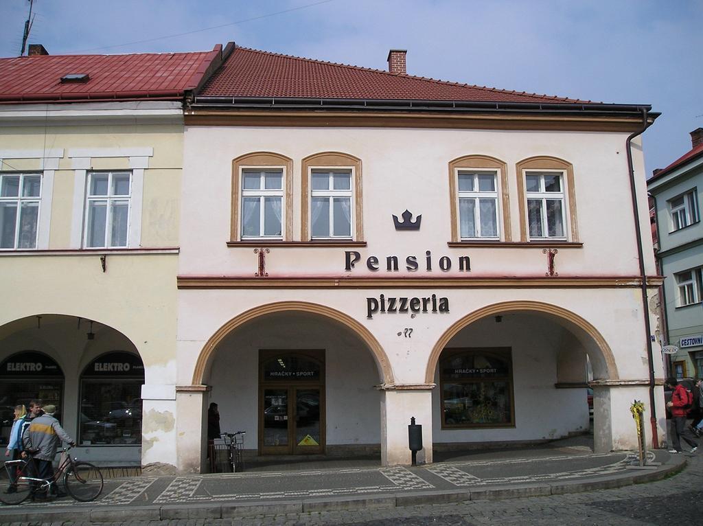 Penzion U Ceske Koruny Jicin Bagian luar foto
